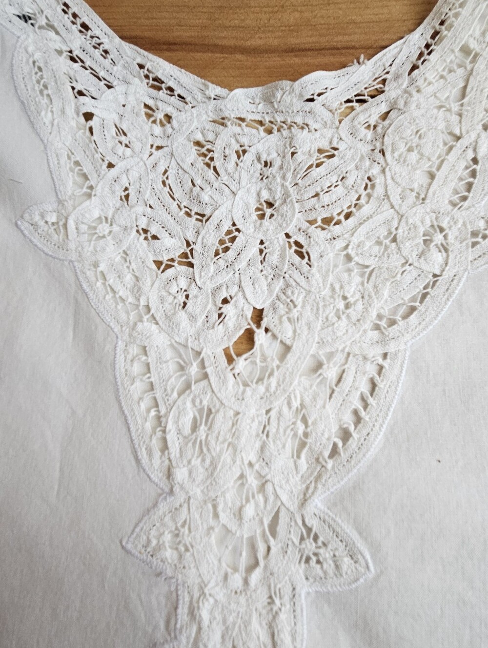 White Lace Trim Sleeveless Button Front Top - Picture 6 of 10